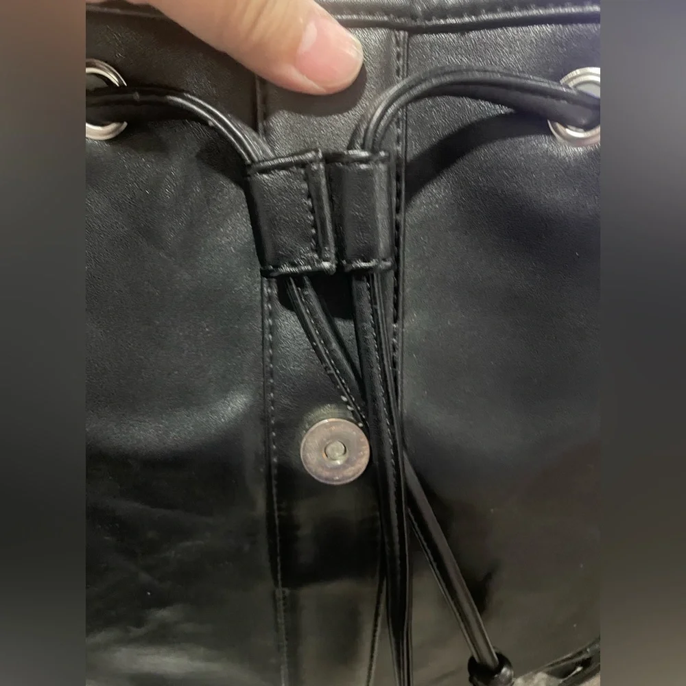 Bugatti bag pack black leather . Used. Condition 9:10 - Picture 11 of 13